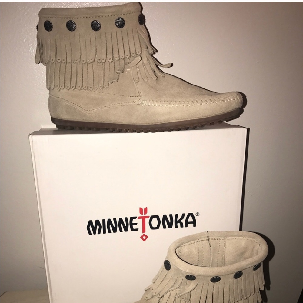Minnetonka double fringe side zip bootie